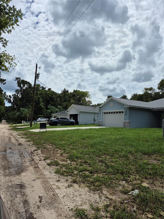 Southeast 42nd Court Belleview, FL 34420 - Photo 2 of 2 a view of a house with a big yard and a large trees