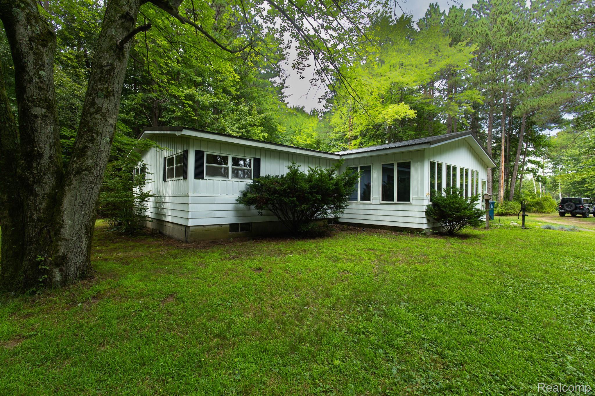 7800 Oak Road Millington, MI 48746 - Photo 3 of 32 IMG_0528.jpeg