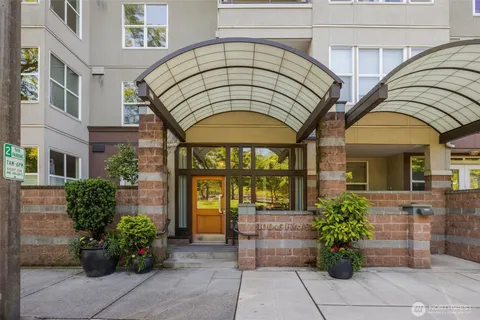 a building with a outdoor space