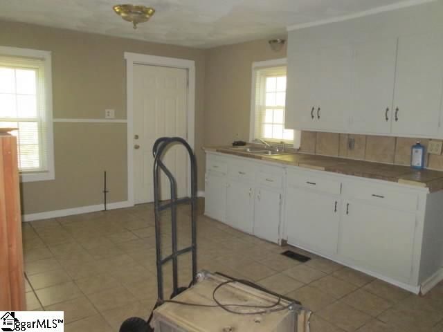 1008 Elizabeth Street Clinton, SC 29325 - Photo 5 of 13 Gallery Image 5