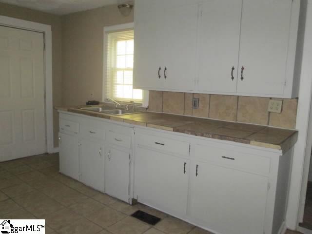 1008 Elizabeth Street Clinton, SC 29325 - Photo 6 of 13 Gallery Image 6