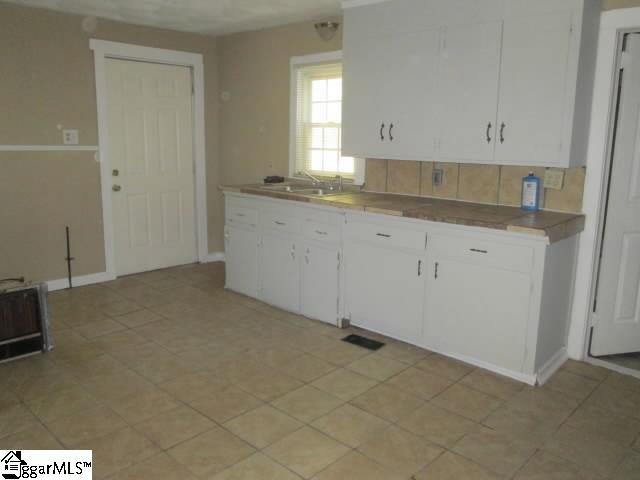 1008 Elizabeth Street Clinton, SC 29325 - Photo 8 of 13 Gallery Image 8