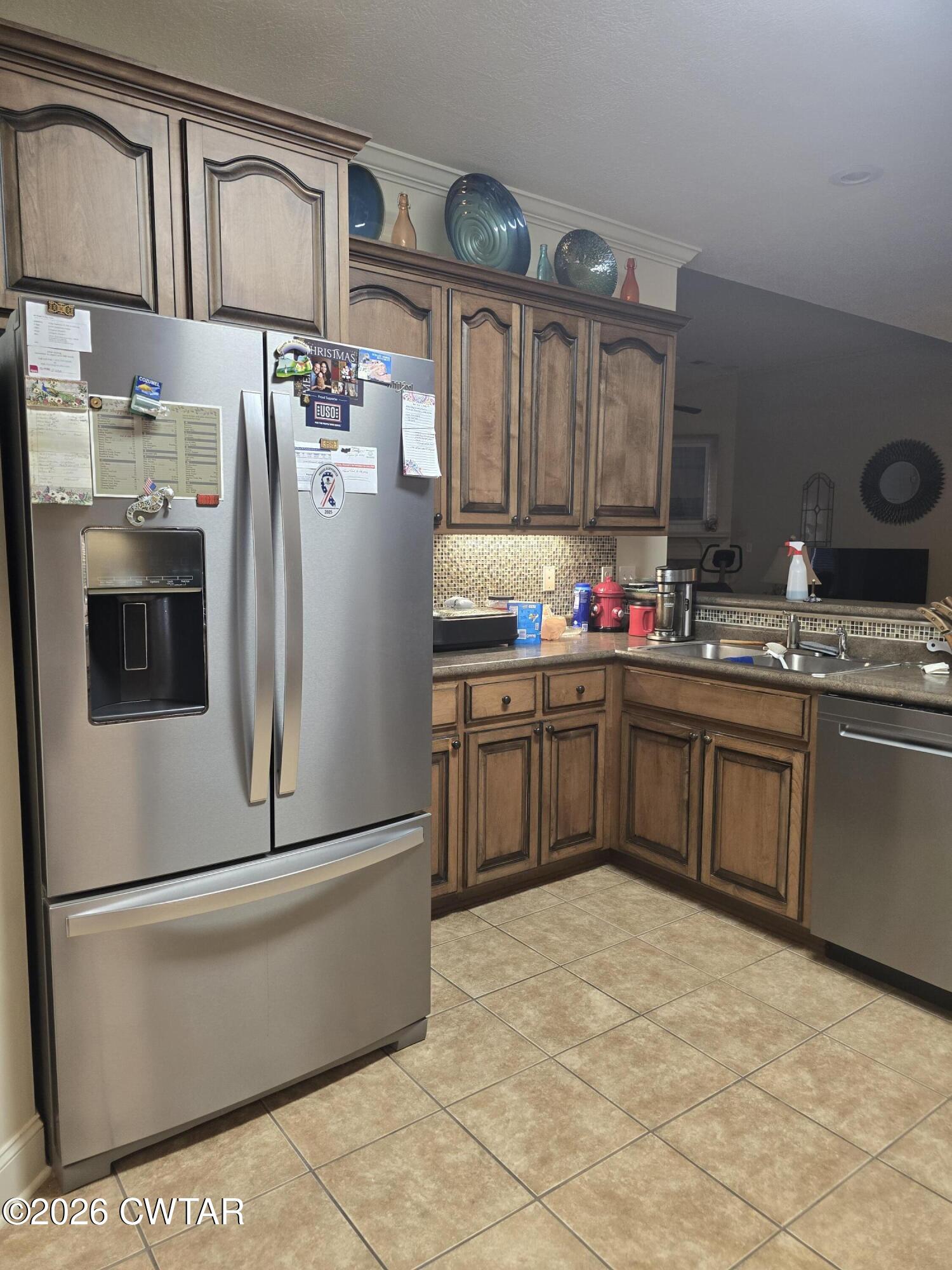 61 Emerald Ridge Cove Jackson, TN 38305 - Photo 3 of 24 a kitchen with stainless steel appliances a refrigerator sink and cabinets