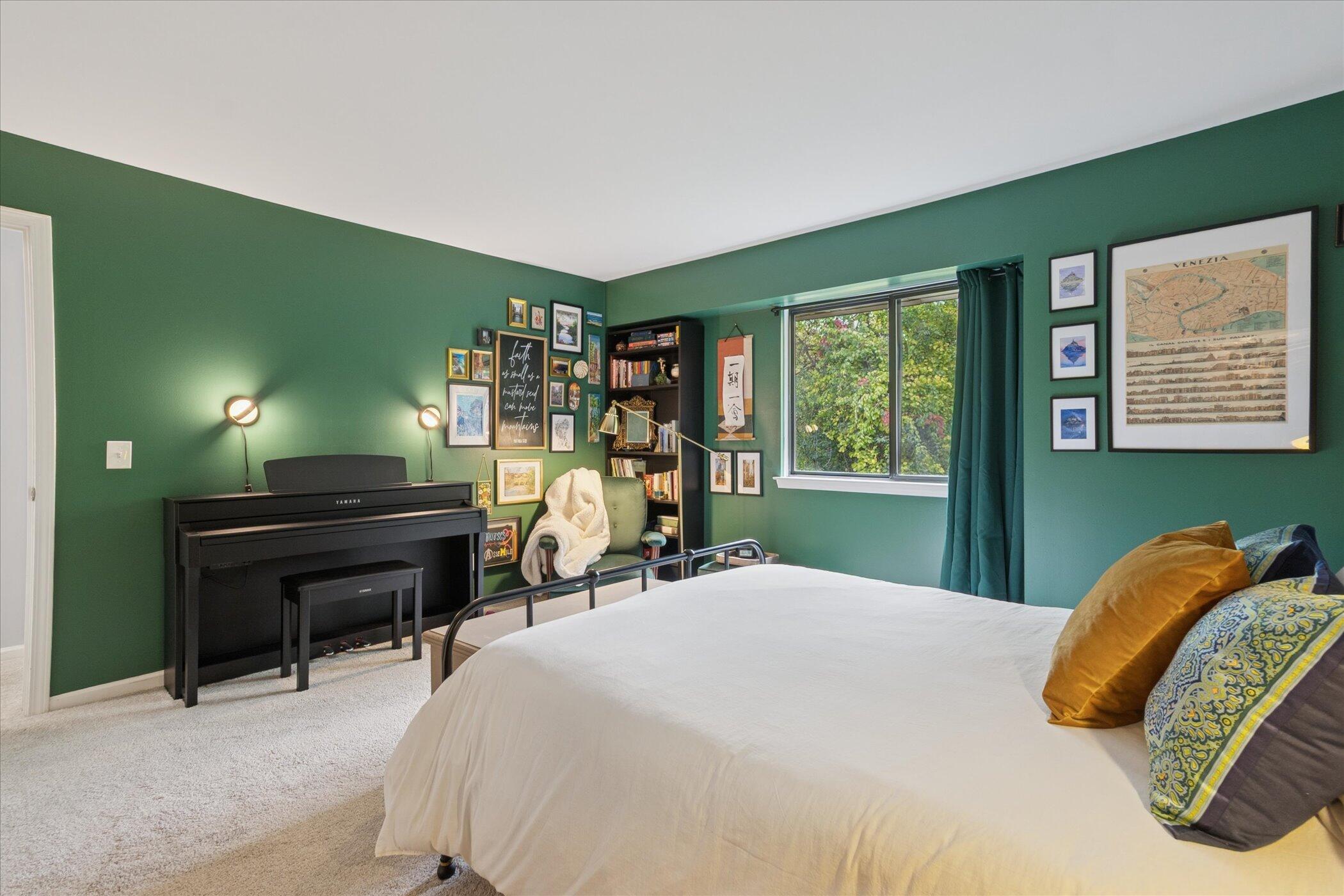 11827 Sycamore Road Plymouth, MI 48170 - Photo 15 of 34 28-11827-Sycamore-Rd-WindowStill