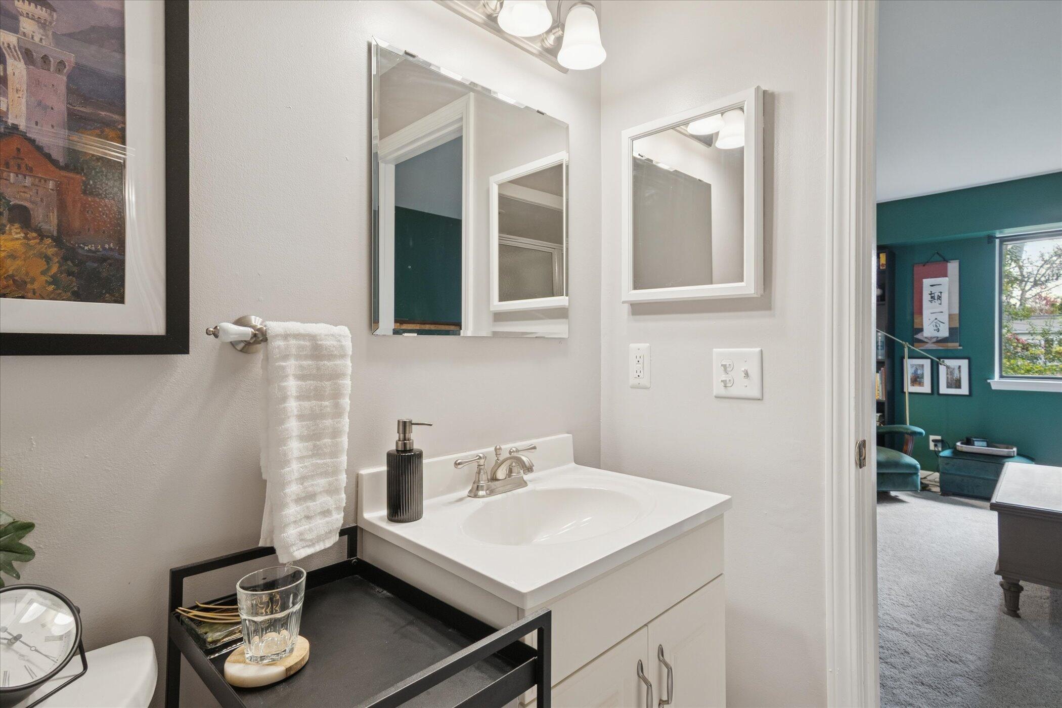 11827 Sycamore Road Plymouth, MI 48170 - Photo 18 of 34 18-11827-Sycamore-Rd-WindowStill