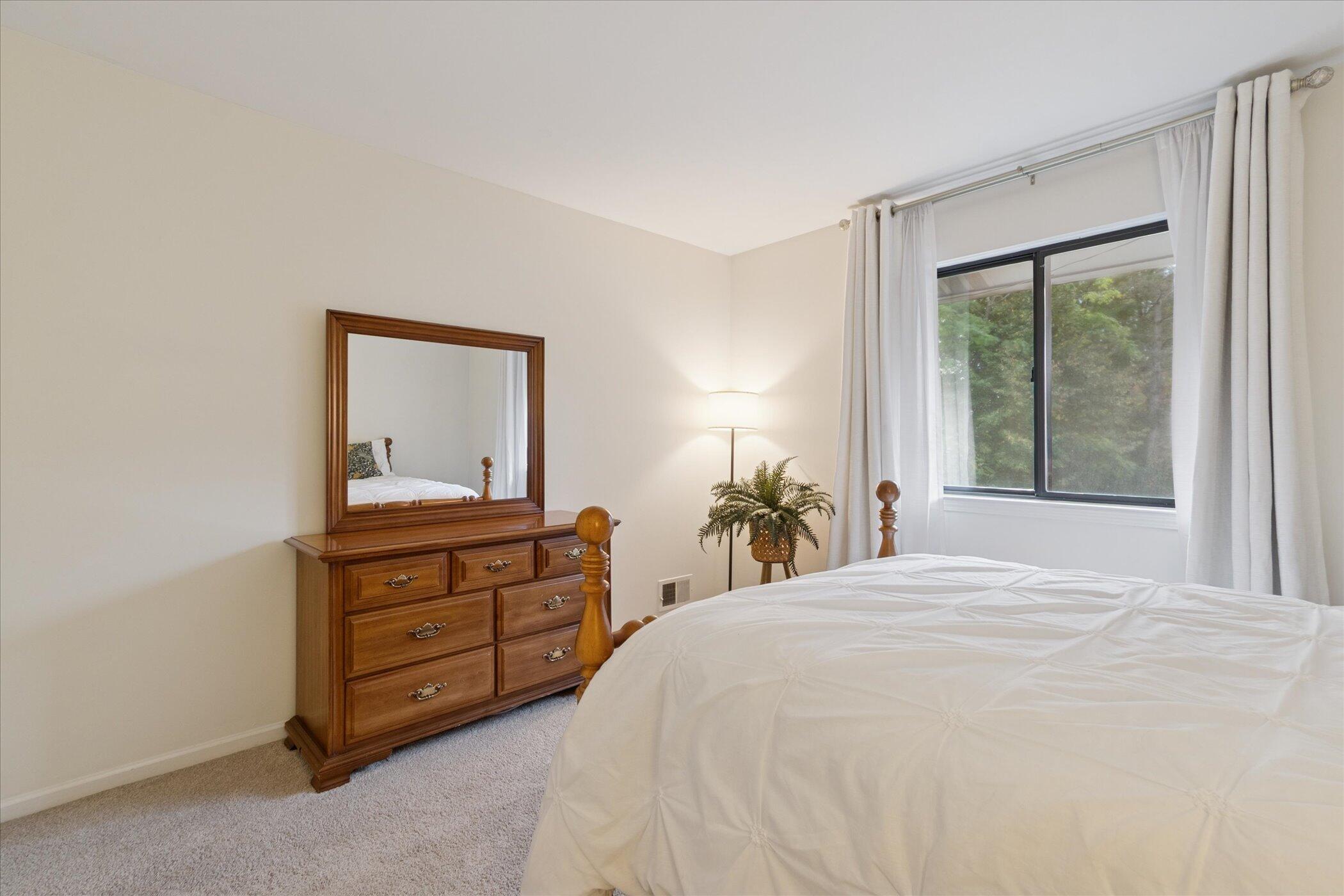 11827 Sycamore Road Plymouth, MI 48170 - Photo 21 of 34 21-11827-Sycamore-Rd-WindowStill