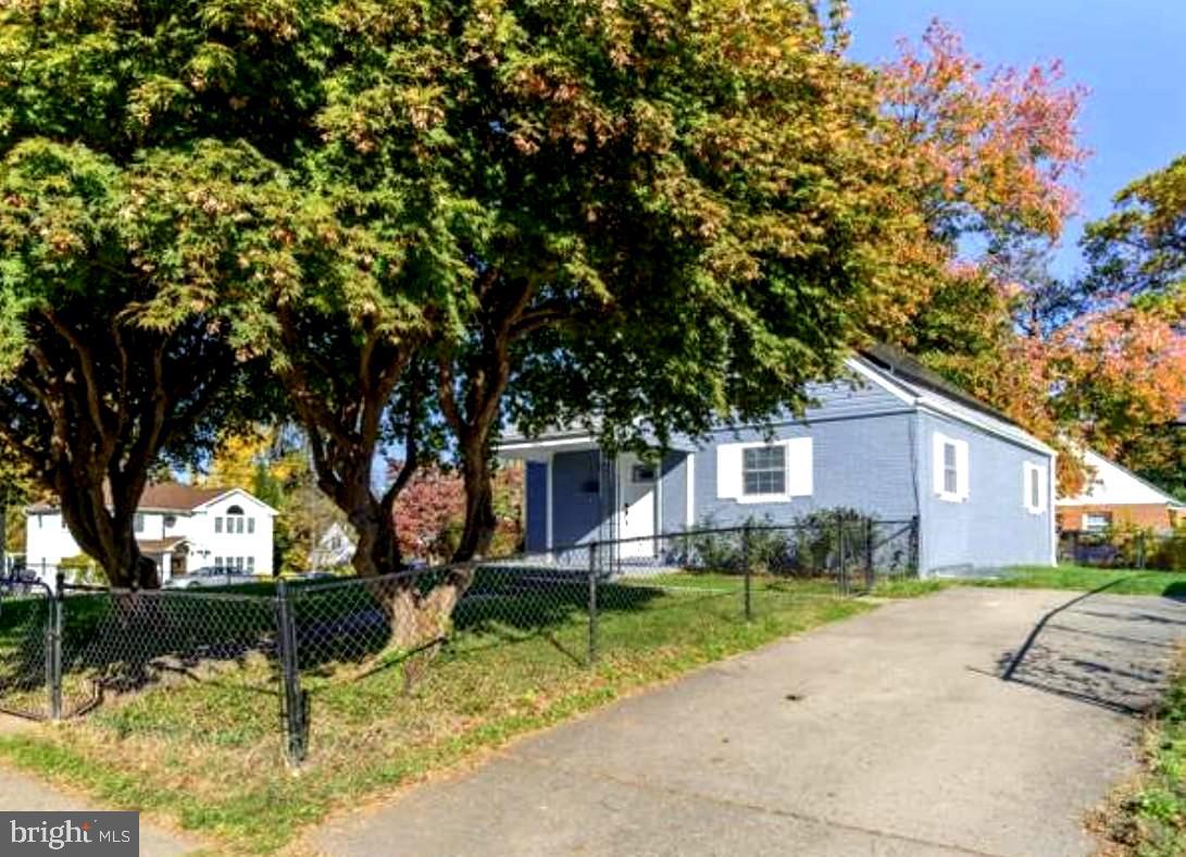 2903 Harrison Road Falls Church, VA 22042 - Photo 4 of 33