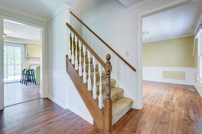 44 Latchmere Drive Victor, NY 14564 - Photo 6 of 50 OPEN ENTRY FOYER LOOKING TO THE KITCHEN ON THE LEF
