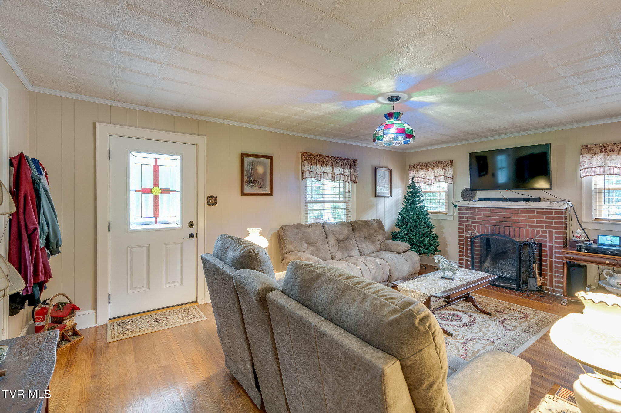 1384 Walnut Grove Road Bluff City, TN 37618 - Photo 4 of 43 004