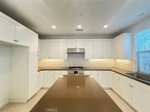 $5,200 | 176-182 Augustine, Irvine, CA 92618