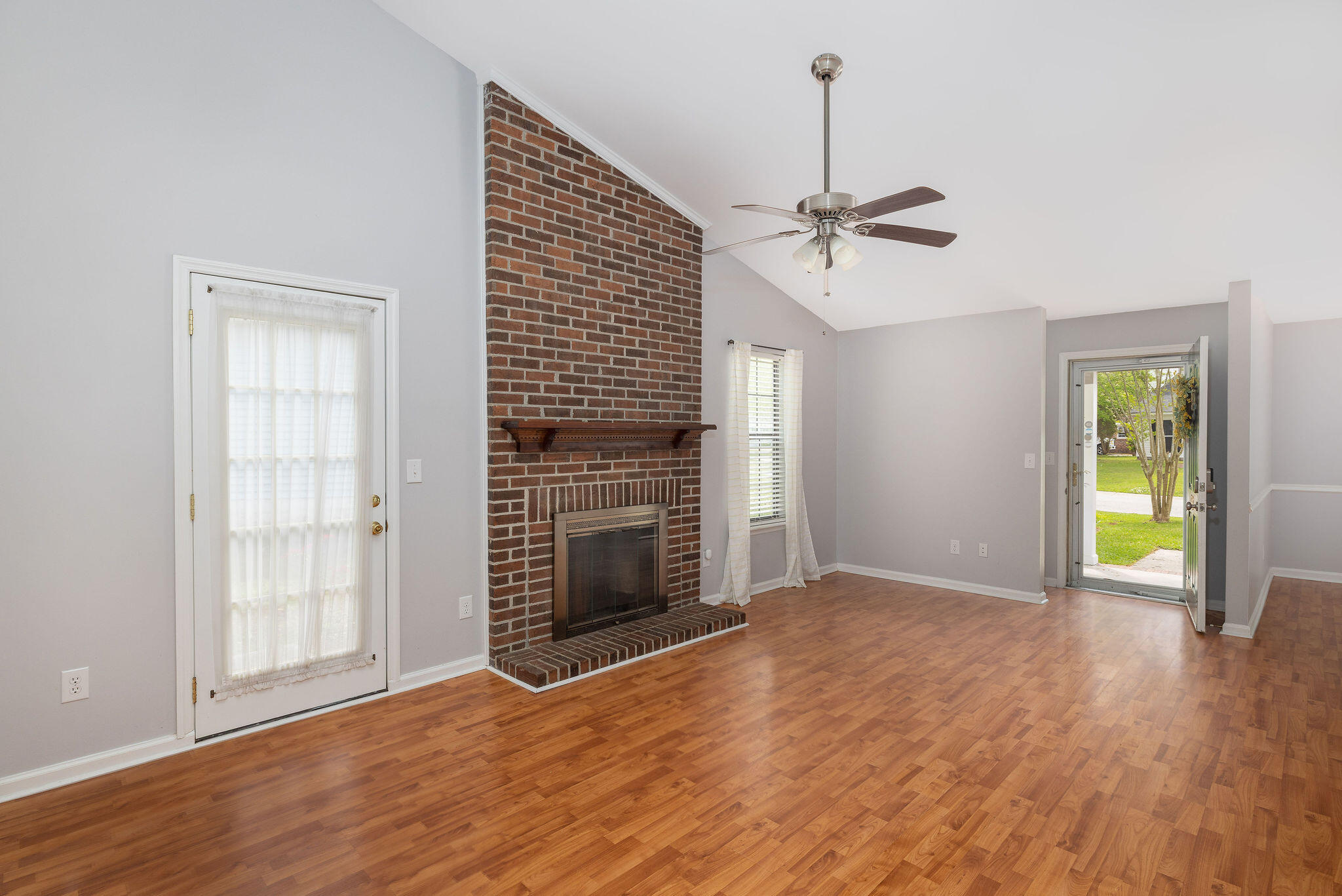 312 Commons Way Goose Creek, SC 29445 - Photo 7 of 30 Living Room