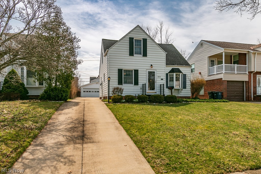 4852 Westbourne Road Cleveland, OH 44124 - Photo 2 of 35