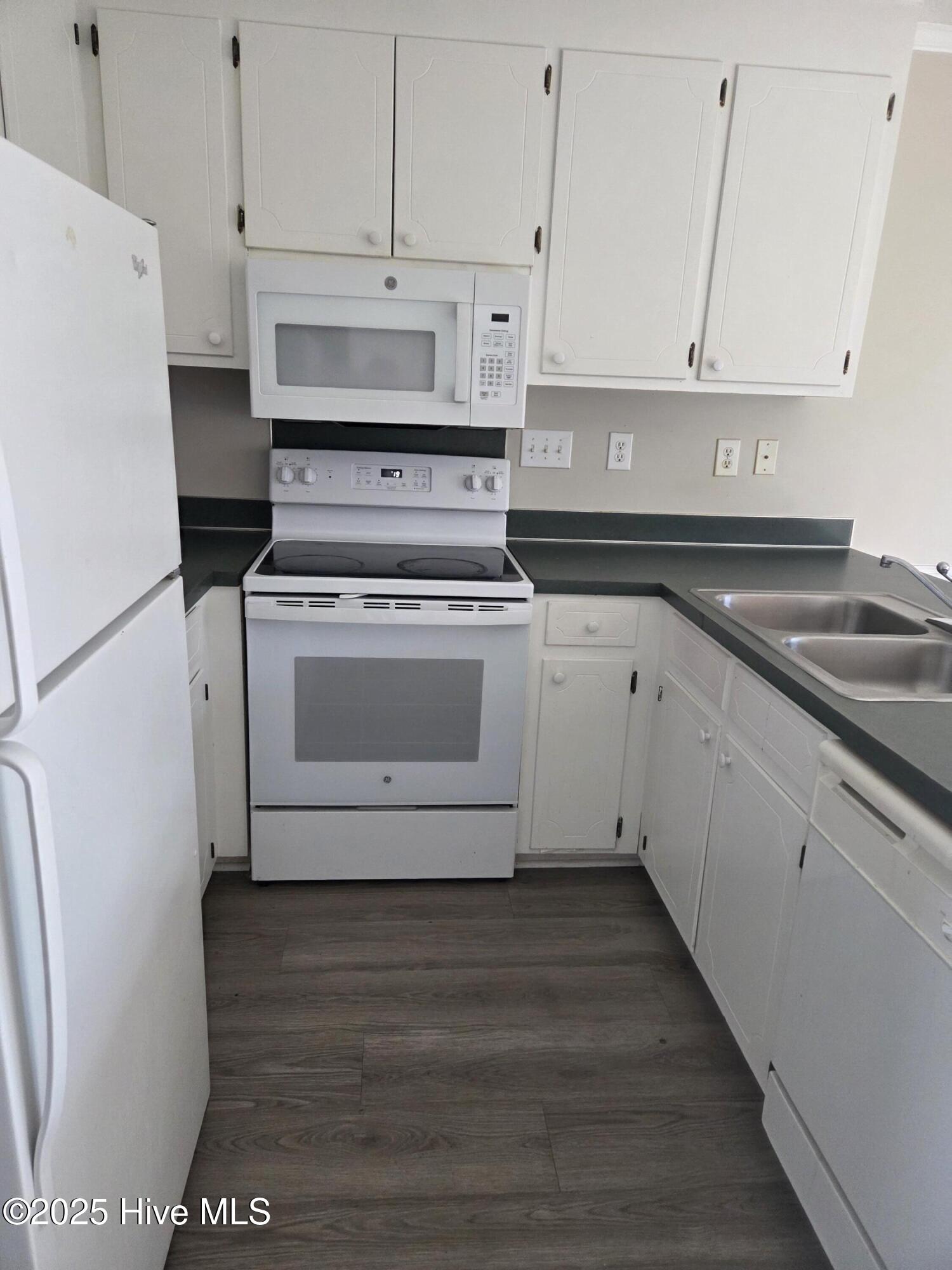 914 Spring Forest Road, Unit C3 Greenville, NC 27834 - Photo 13 of 29 kitchen
