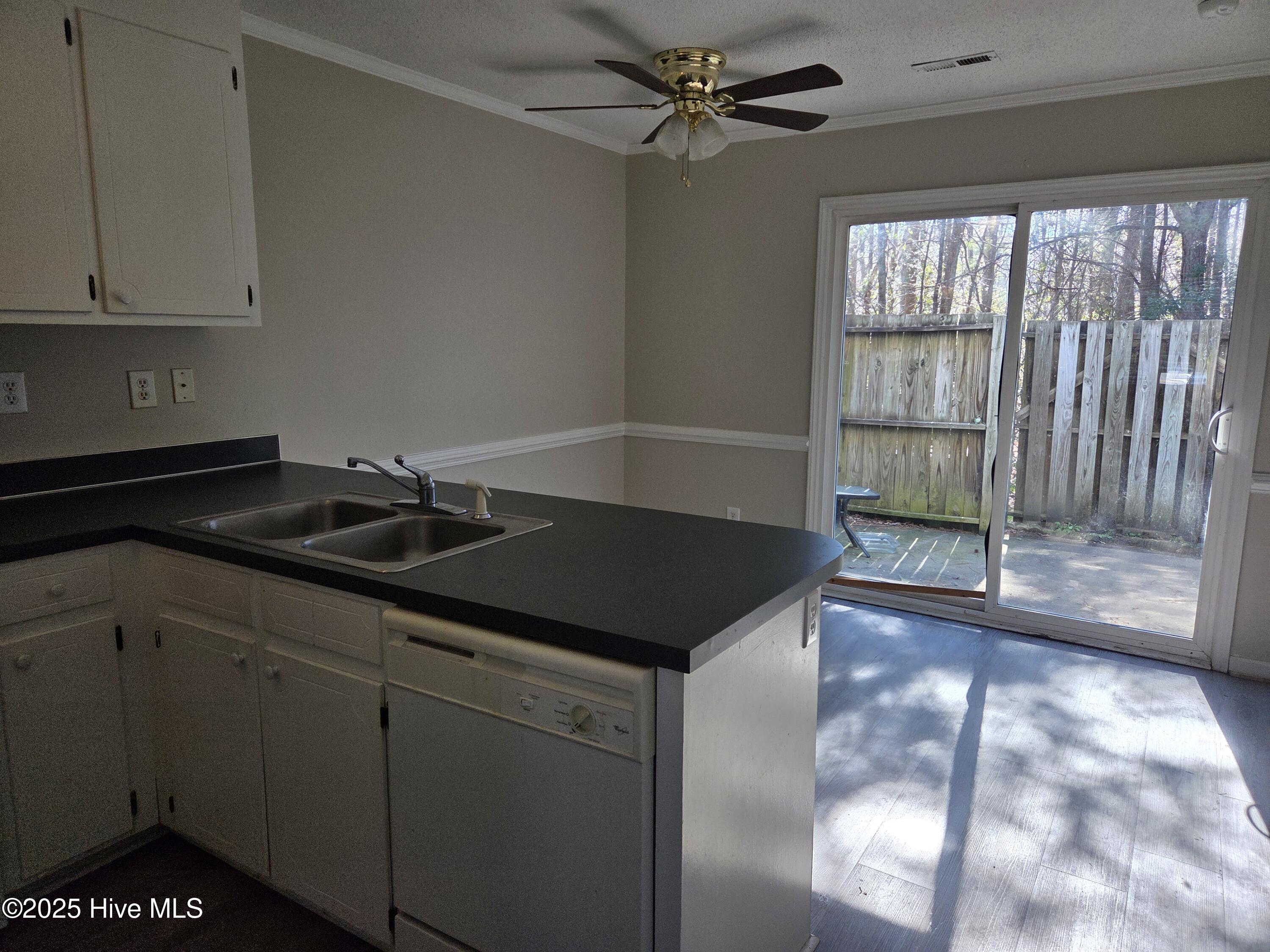 914 Spring Forest Road, Unit C3 Greenville, NC 27834 - Photo 18 of 29 eating area