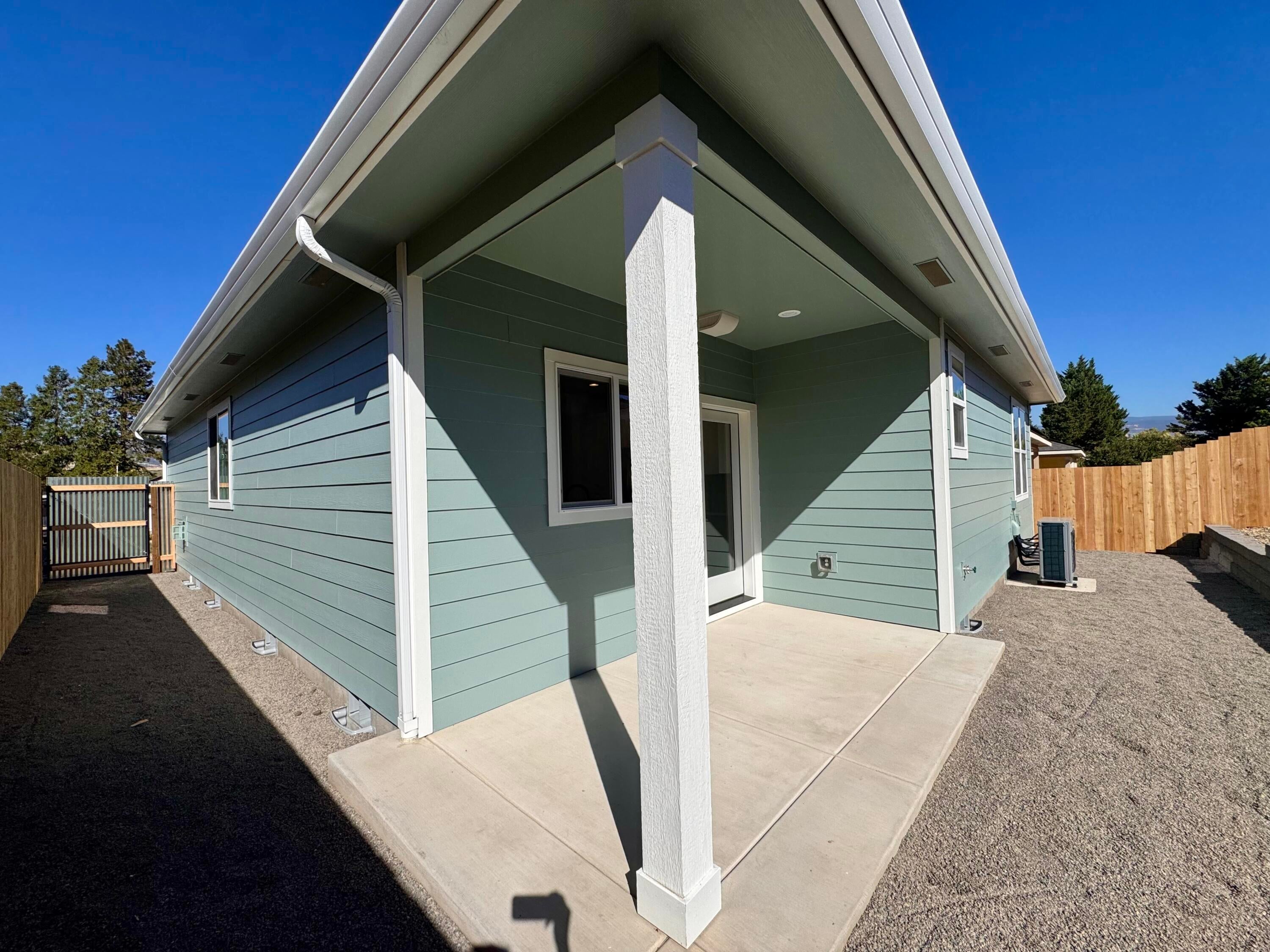 348 Randy Street Ashland, OR 97520 - Photo 21 of 26 IMG_0027