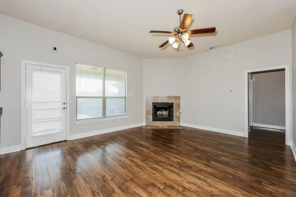 $2,215 | 614 Canvas Court, Lancaster, TX 75146