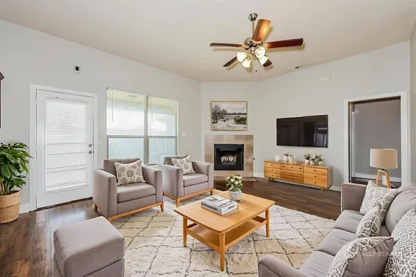 $2,215 | 614 Canvas Court, Lancaster, TX 75146