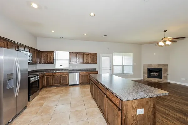 $2,215 | 614 Canvas Court, Lancaster, TX 75146