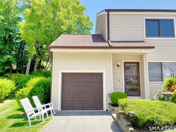 $374,900 | 35 Deer Run, Unit 35, Bethel, CT 06801