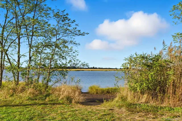 $670,000 | 58 Orchid Drive, Kings Park, NY 11754