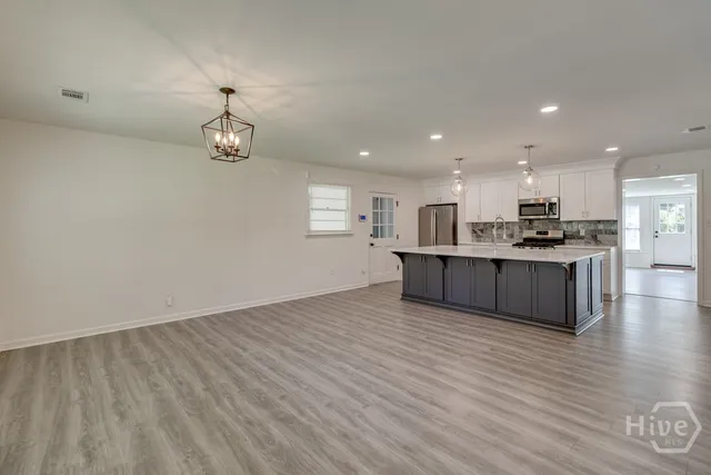 $2,750 | 625 Stuart Street, Savannah, GA 31405