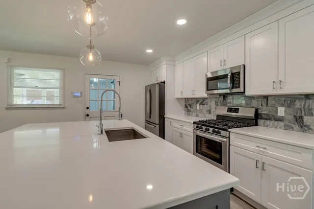 $2,750 | 625 Stuart Street, Savannah, GA 31405