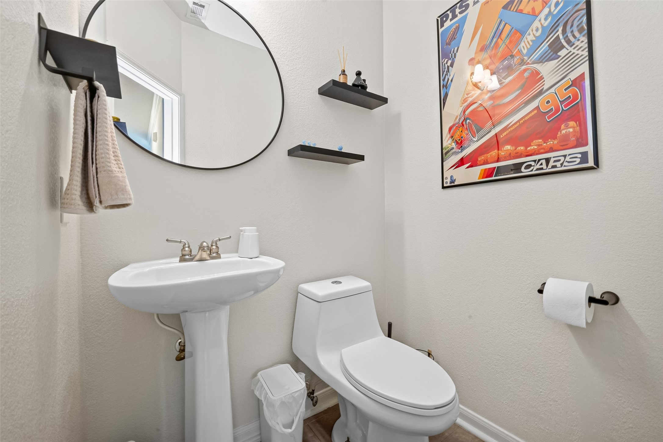 9200 Westheimer Road, Unit 1102 Houston, TX 77063 - Photo 9 of 17 Half bathroom on 2nd floor