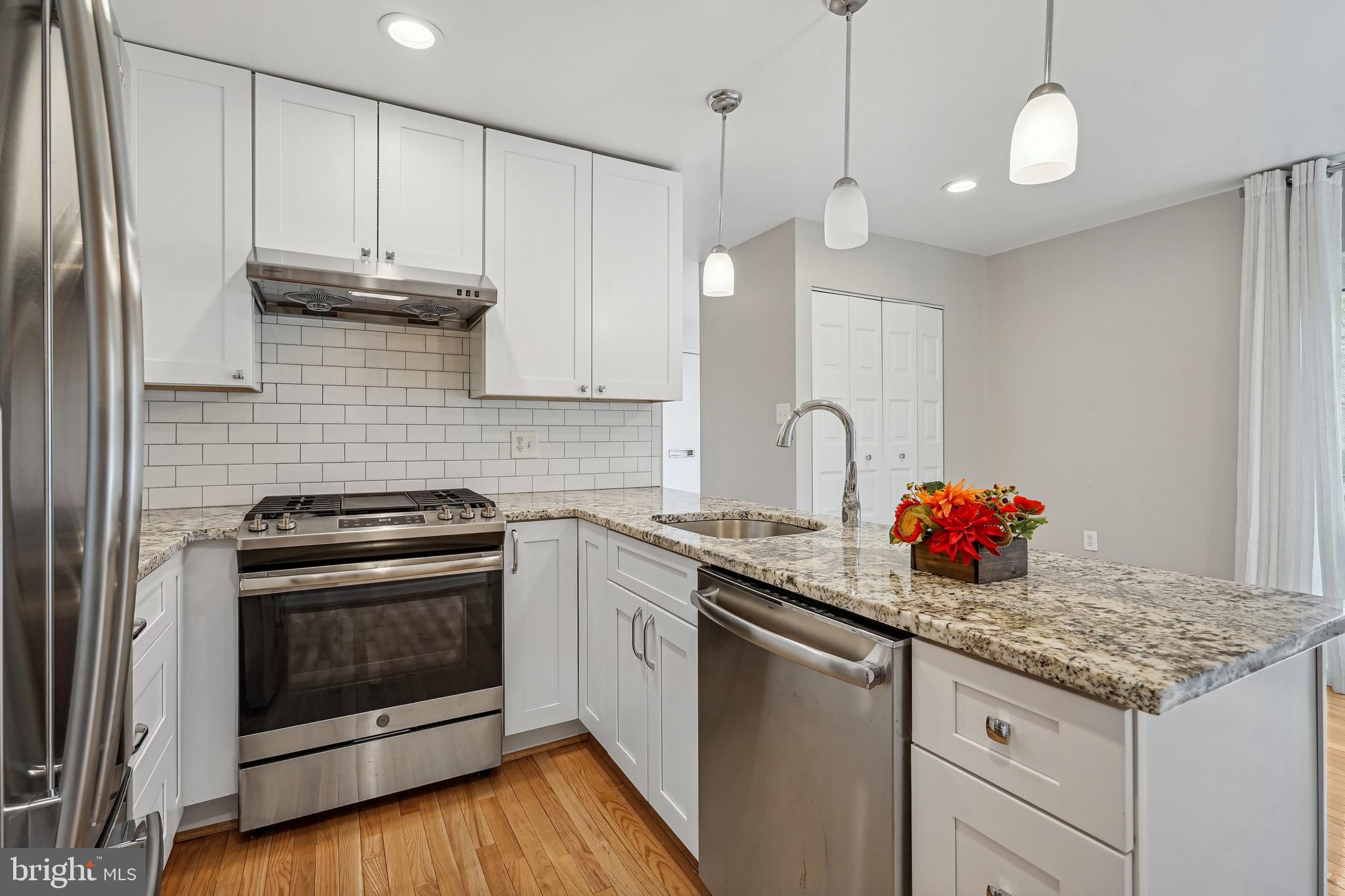 8033 Inverness Ridge Road Potomac, MD 20854 - Photo 12 of 29