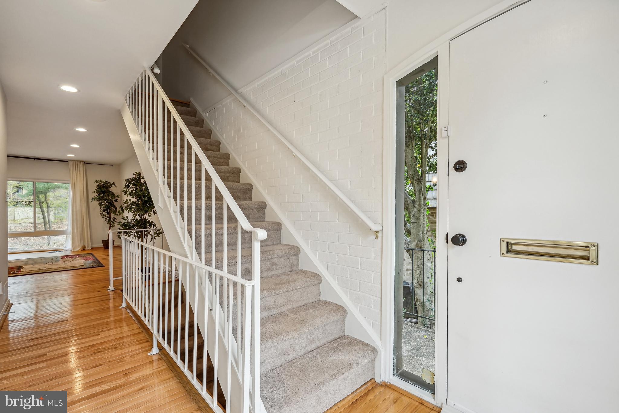 8033 Inverness Ridge Road Potomac, MD 20854 - Photo 2 of 29