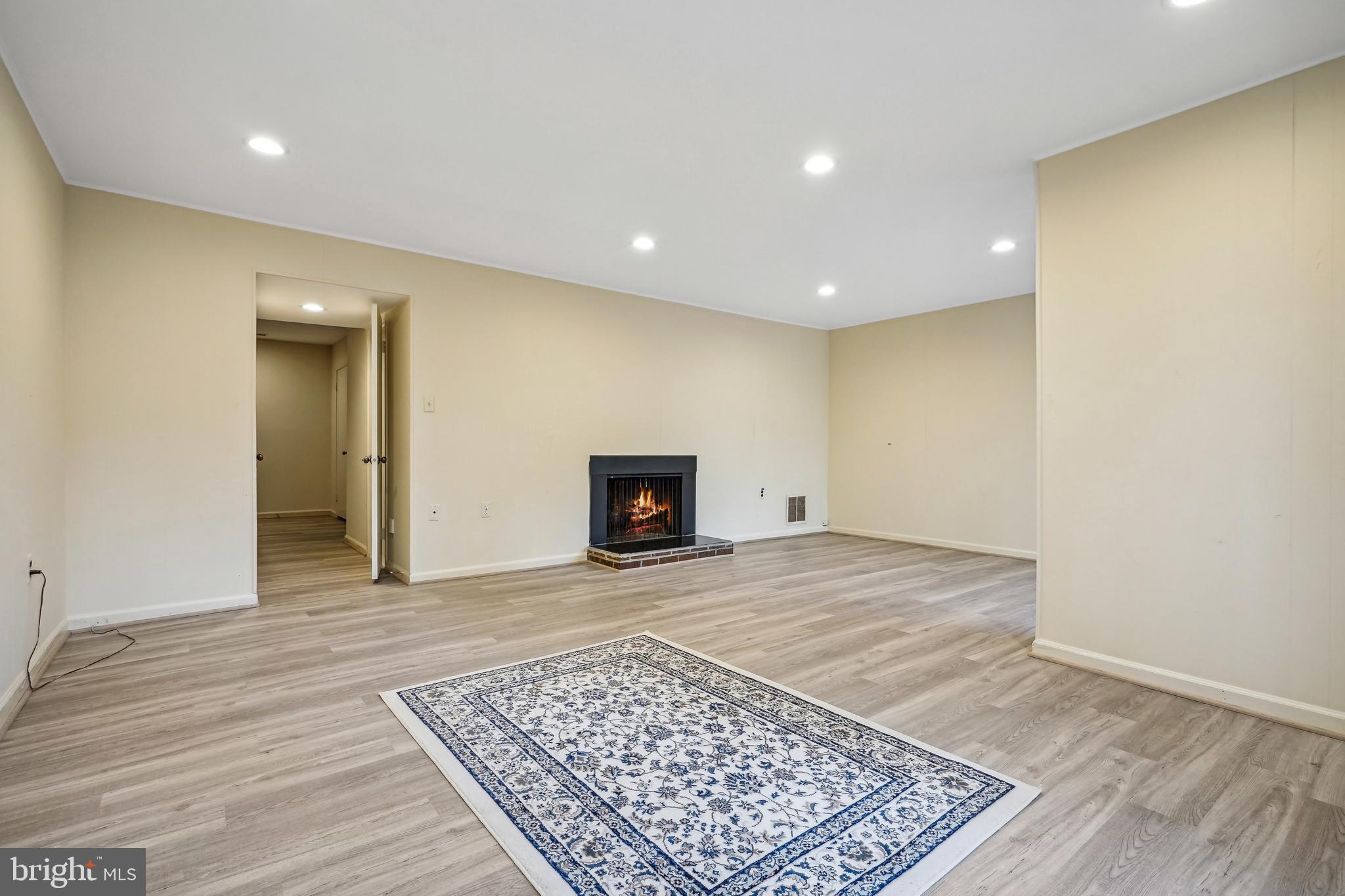 8033 Inverness Ridge Road Potomac, MD 20854 - Photo 5 of 29