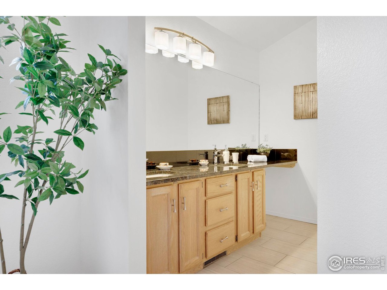 3109 Concord Way Longmont, CO 80503 - Photo 27 of 50 Make-up counter space in the primary bathroom