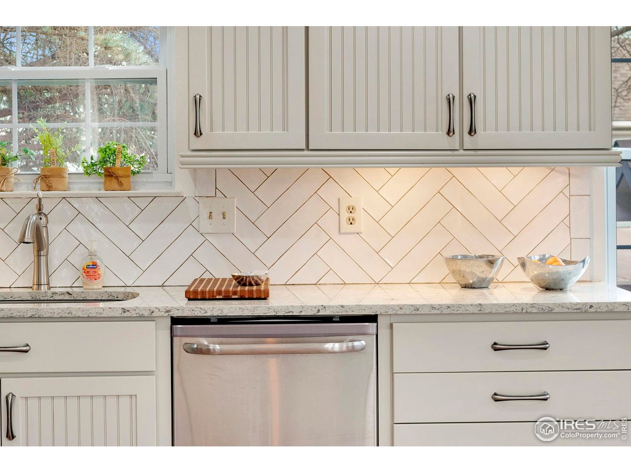 3109 Concord Way Longmont, CO 80503 - Photo 3 of 50 Deep undermount sink and custom tile backsplash plus undercounter lighting