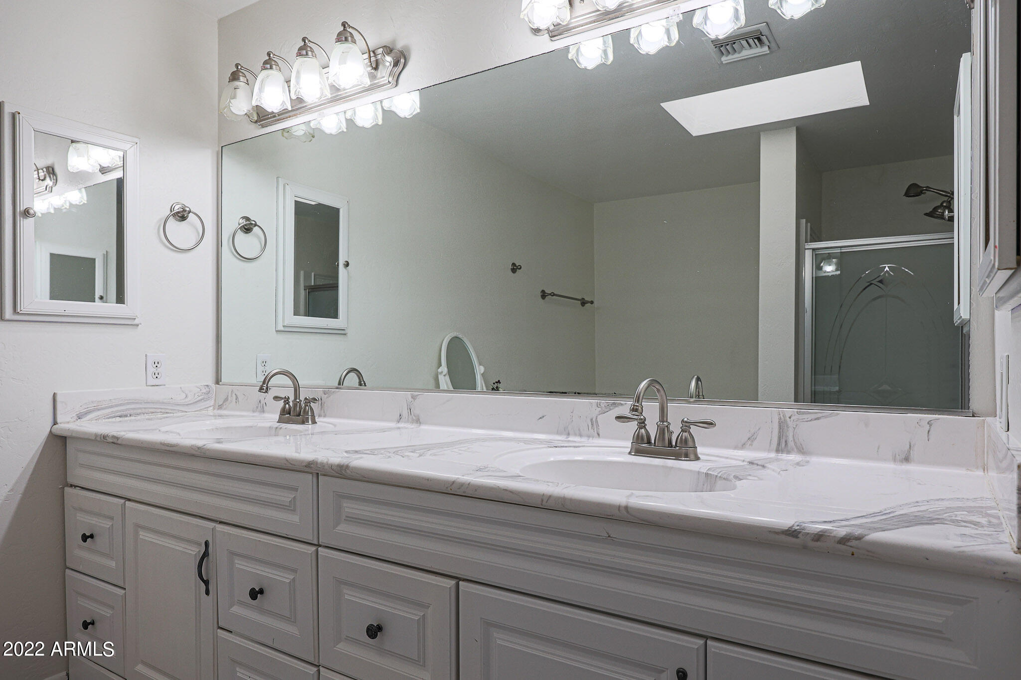 1860 South Lindsay Road Gilbert, AZ 85295 - Photo 18 of 36 Dual Vanities