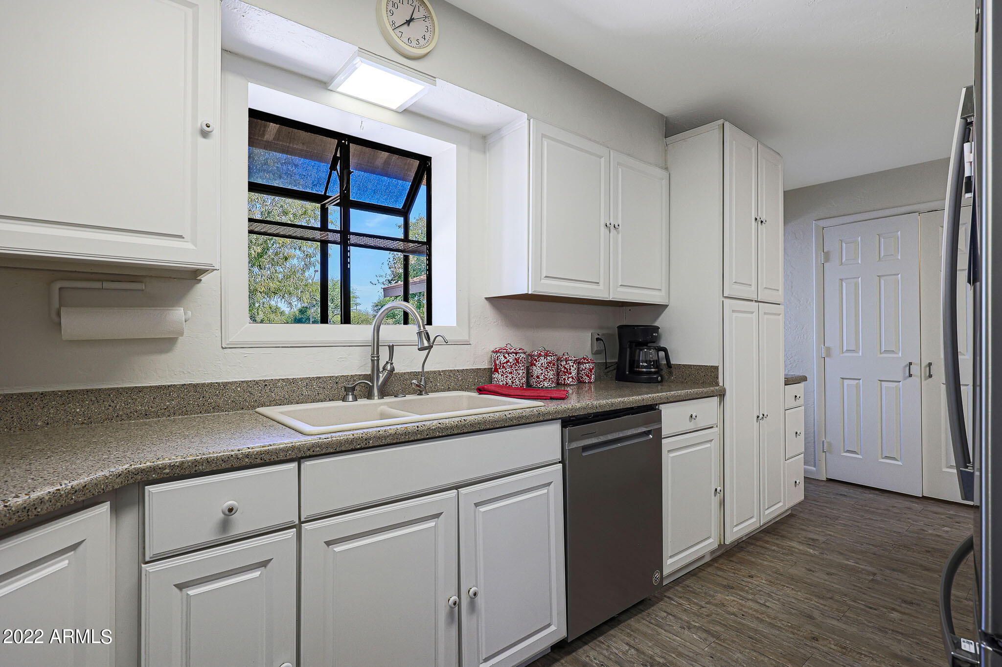 1860 South Lindsay Road Gilbert, AZ 85295 - Photo 10 of 36 White Cabinets