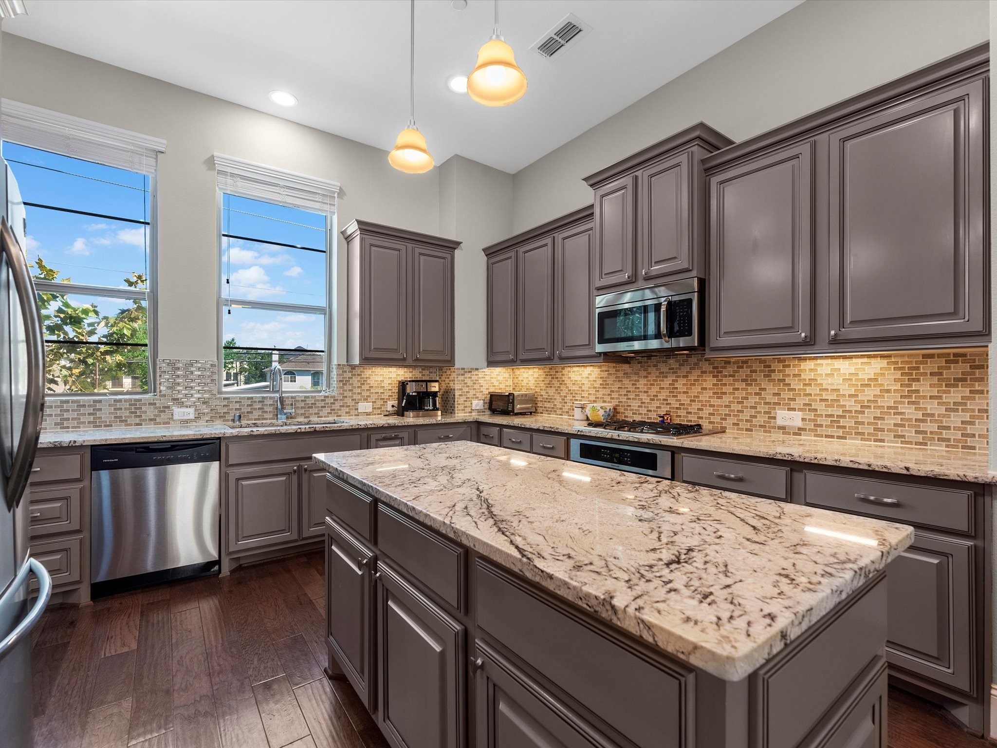 5467 Larkin Street Houston, TX 77007 - Photo 9 of 33 a kitchen with granite countertop a sink stove and cabinets