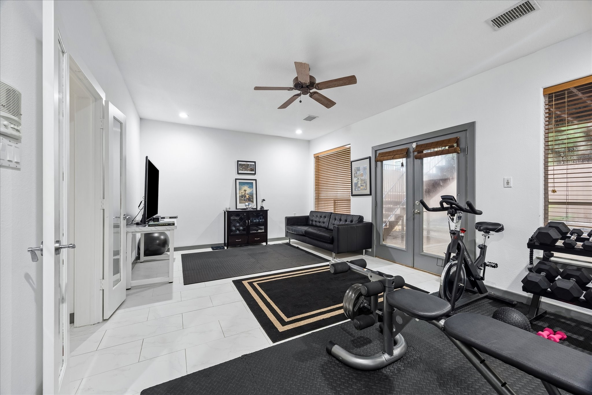 6406 Rodrigo Street, Unit B Houston, TX 77007 - Photo 5 of 27 First floor bedroom is spacious to accommodate a living space and a workout area or workspace. French doors lead to the covered patio.