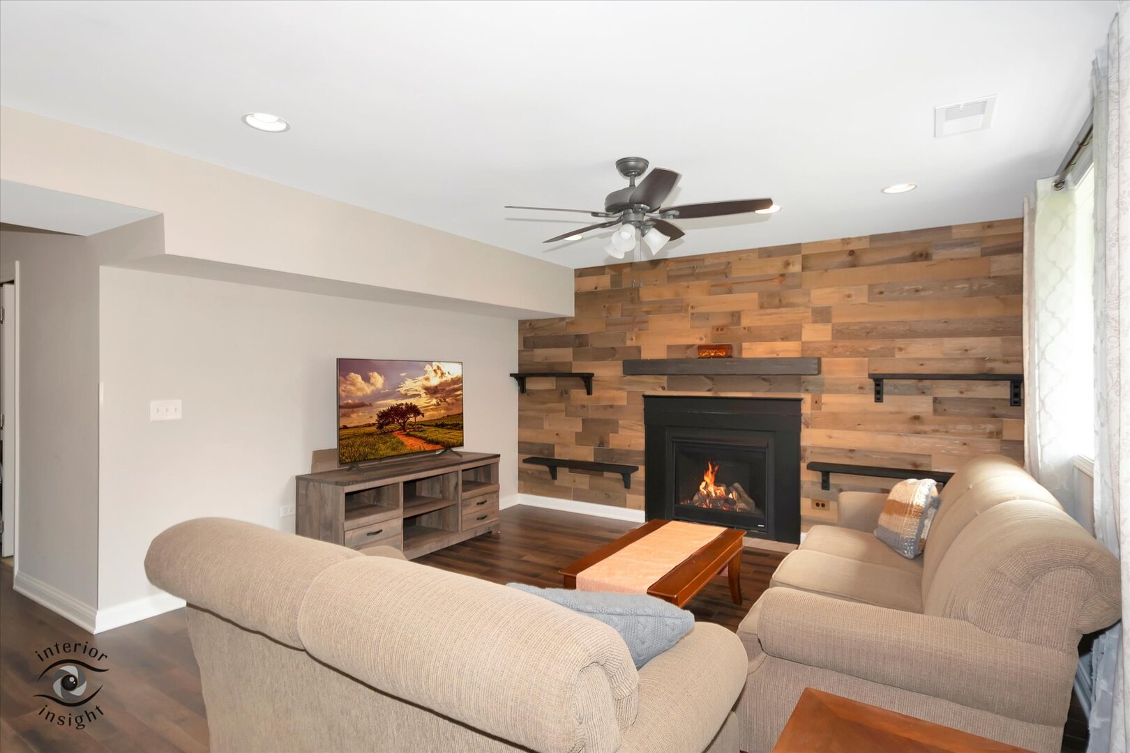 520 Hackberry Road Frankfort, IL 60423 - Photo 19 of 28 a living room with furniture and a fireplace