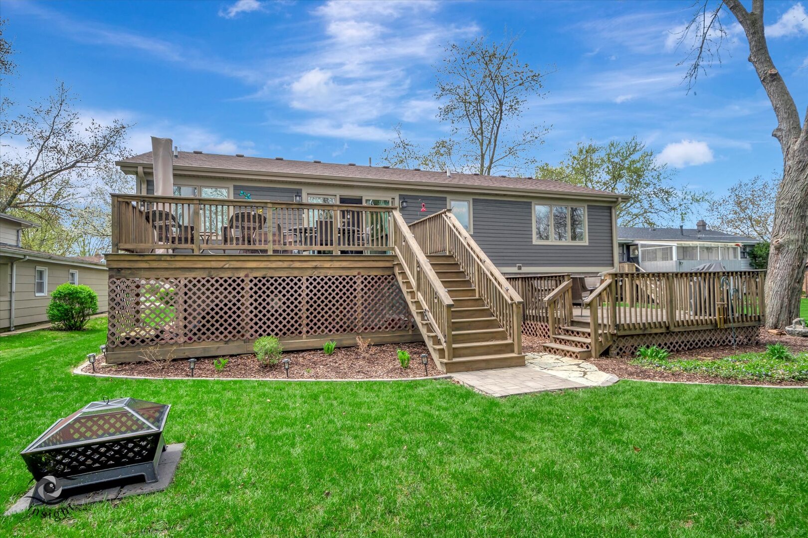 520 Hackberry Road Frankfort, IL 60423 - Photo 28 of 28 a front view of a house with a garden