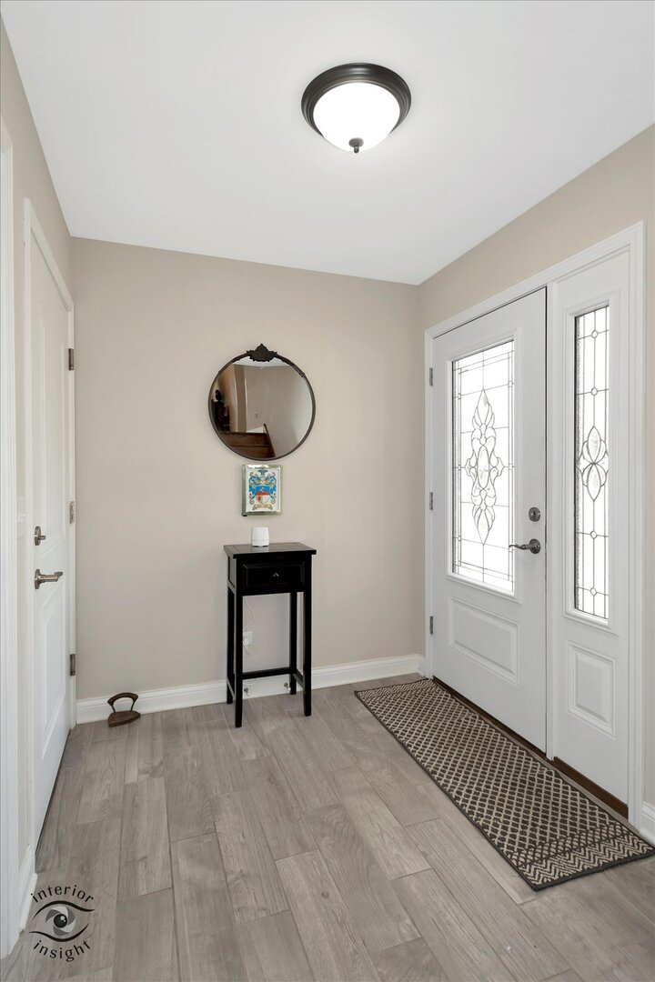 520 Hackberry Road Frankfort, IL 60423 - Photo 3 of 28 a view of a livingroom with a window and furniture