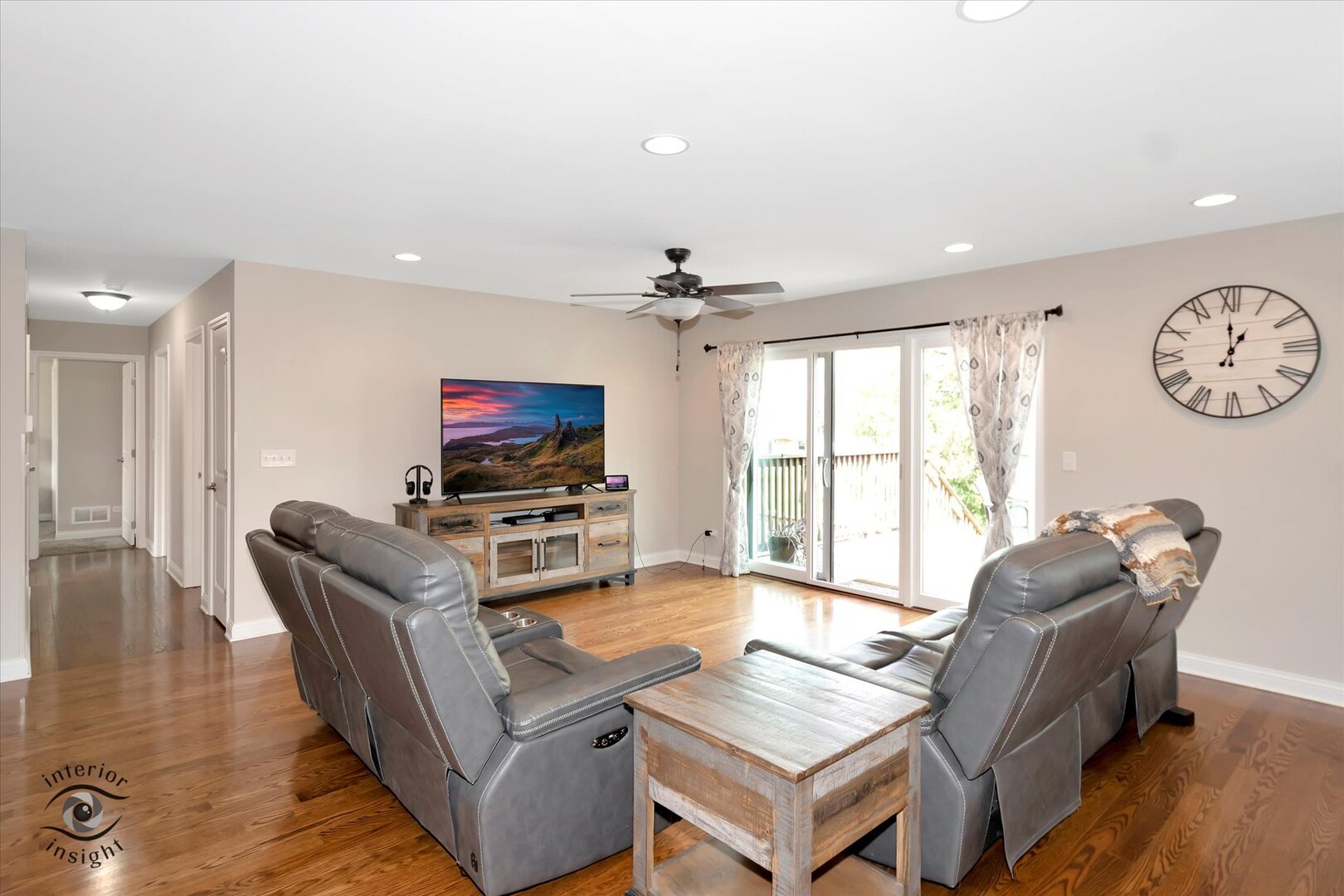 520 Hackberry Road Frankfort, IL 60423 - Photo 5 of 28 a living room with furniture a flat screen tv and a window