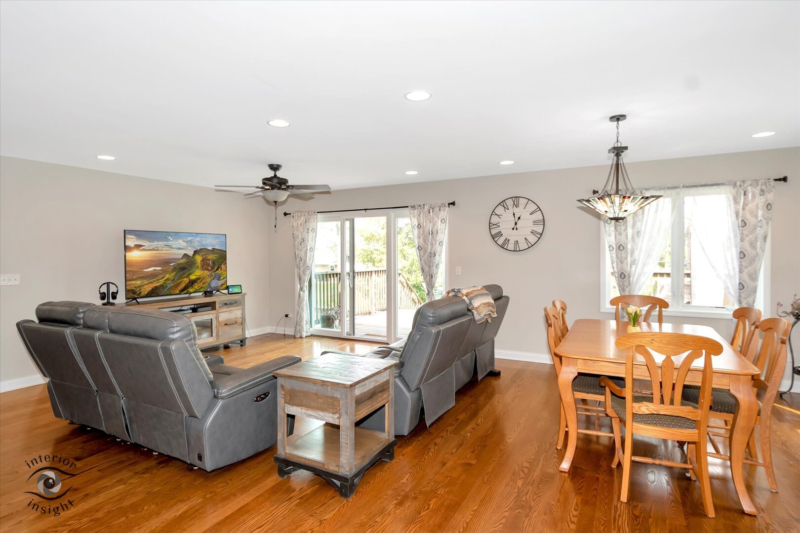 520 Hackberry Road Frankfort, IL 60423 - Photo 6 of 28 a living room with furniture and a large window