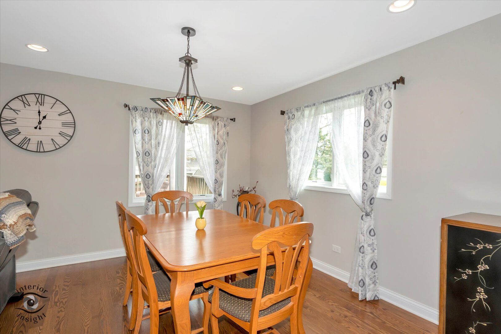 520 Hackberry Road Frankfort, IL 60423 - Photo 7 of 28 a dining room with furniture and window
