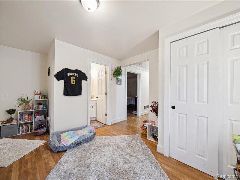 866 Rivard Boulevard Grosse Pointe, MI 48230 - Photo 6 of 53