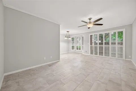 $194,900 | 2400 North Braeswood Boulevard, Unit 129, Houston, TX 77030