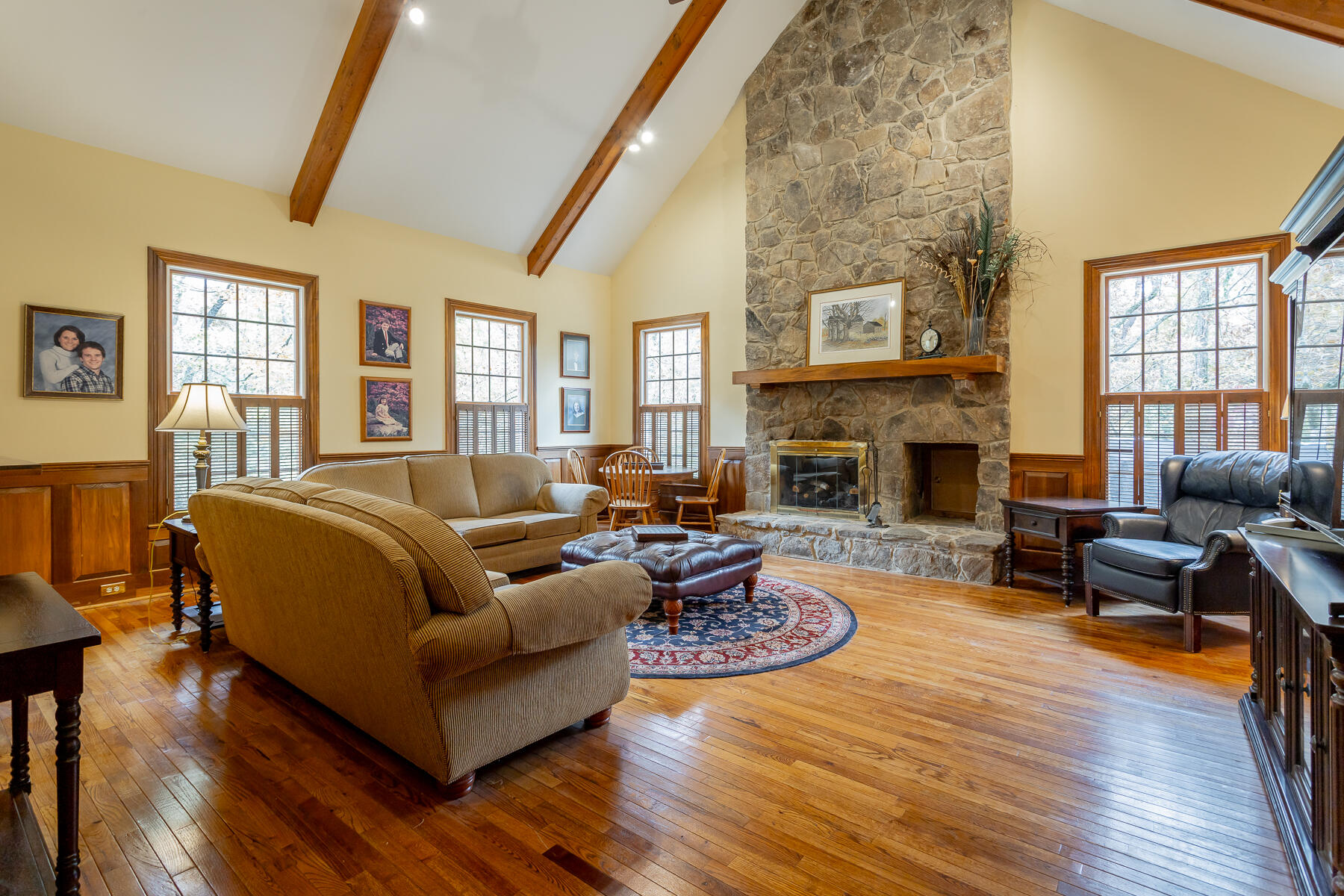 16 Northfield Road Signal Mountain, TN 37377 - Photo 13 of 51 Generous gathering room