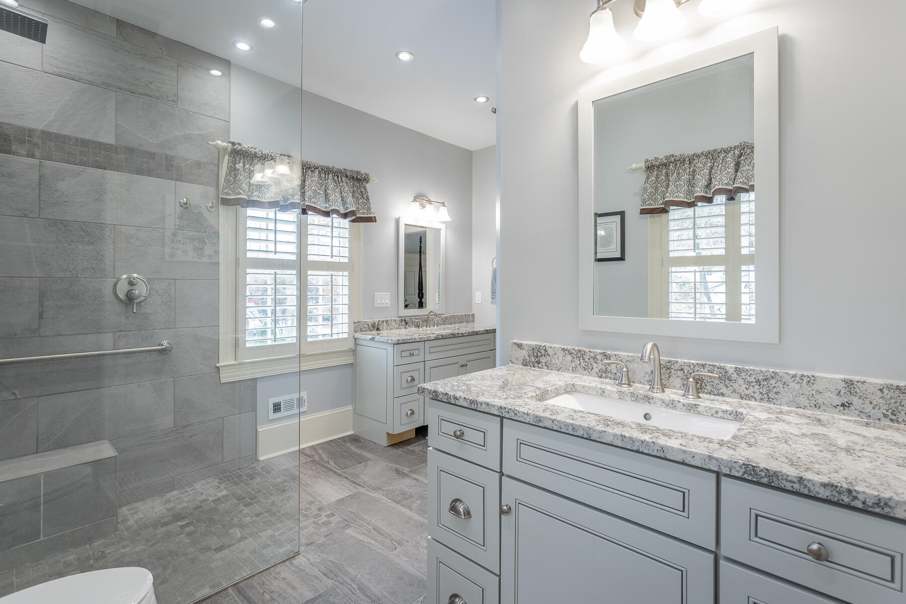 16 Northfield Road Signal Mountain, TN 37377 - Photo 23 of 51 First vanity