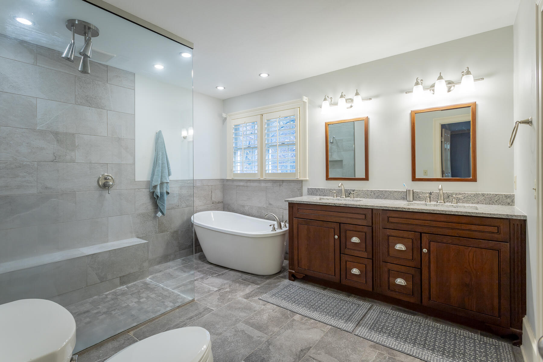 16 Northfield Road Signal Mountain, TN 37377 - Photo 30 of 51 Upstairs primary bathroom
