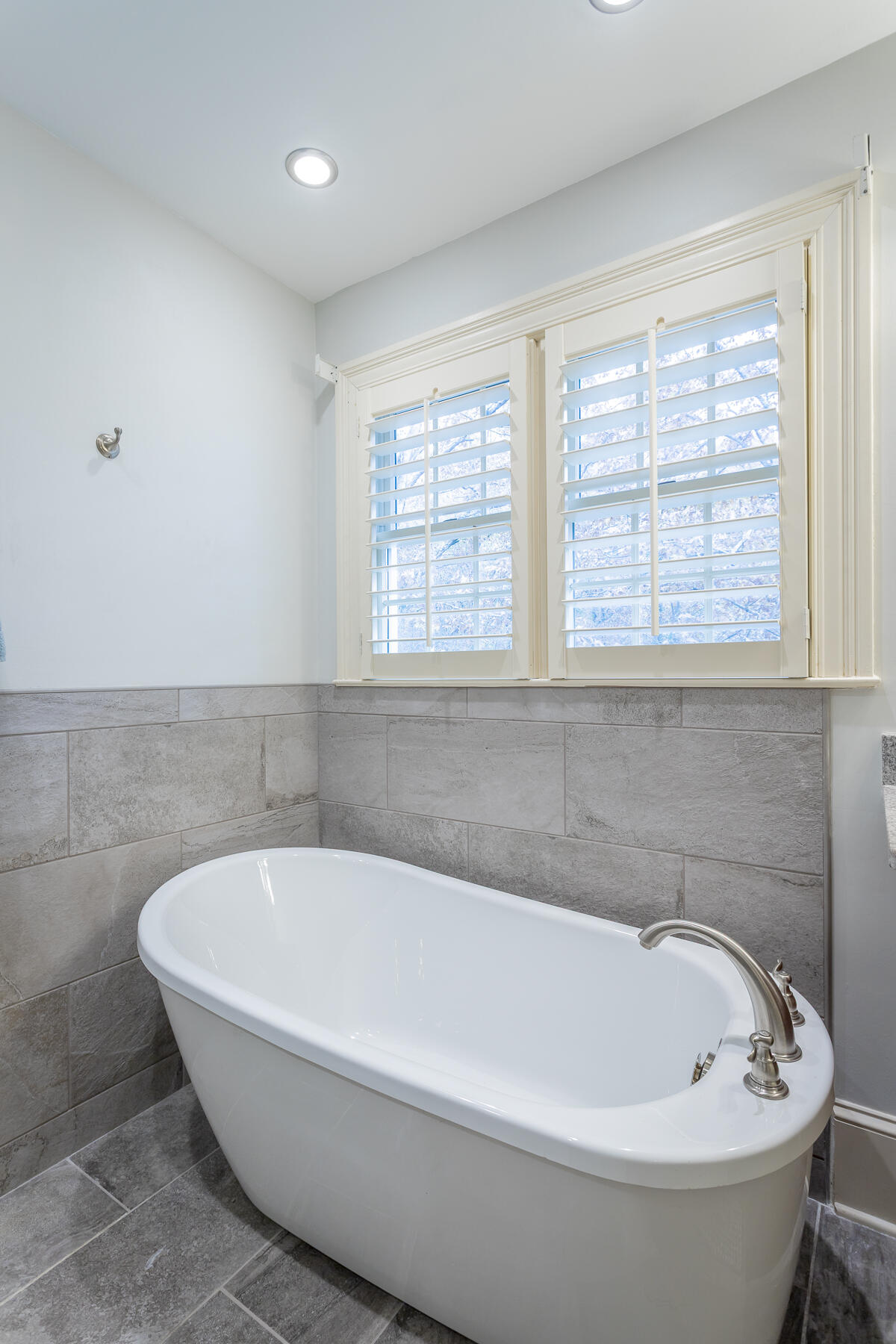 16 Northfield Road Signal Mountain, TN 37377 - Photo 31 of 51 Soaking tub