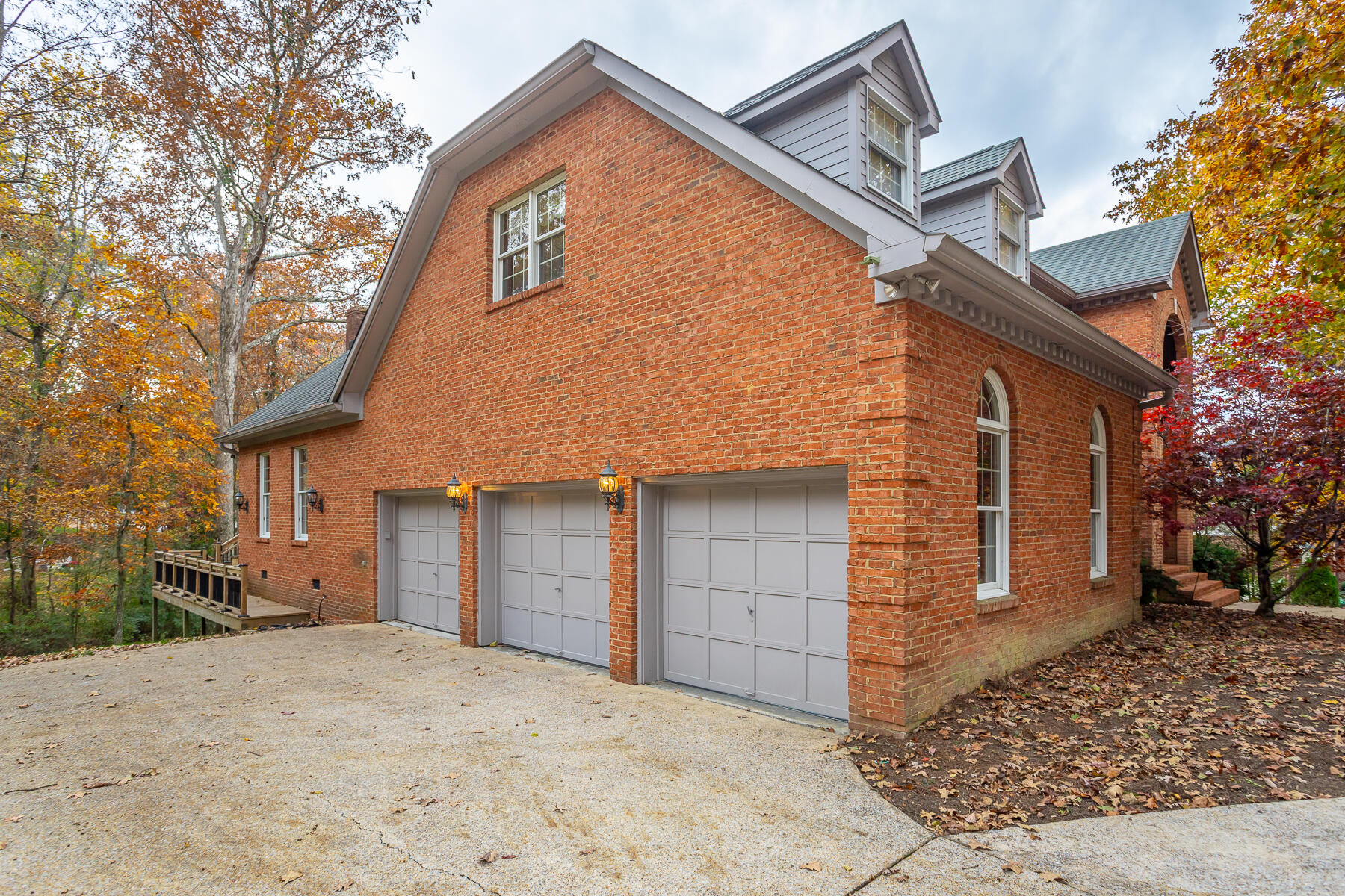 16 Northfield Road Signal Mountain, TN 37377 - Photo 51 of 51 3 car garage