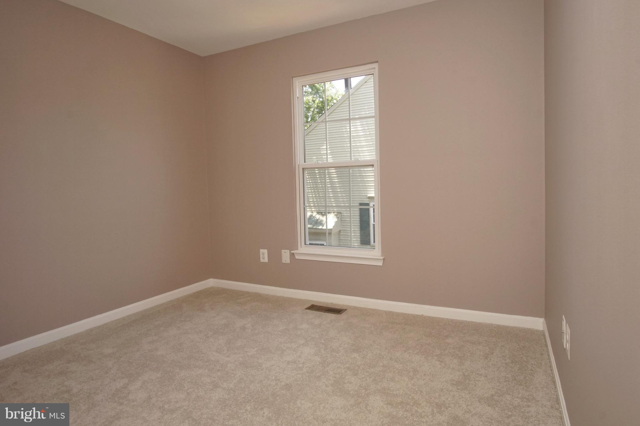 45597 Whitcomb Square Sterling, VA 20166 - Photo 12 of 28 Bedroom 2_Fresh paint_Brand new carpet